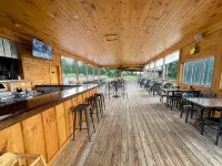 Golf, Outdoor Bar, Restaurant - The Cozy Cabin Hotele w: Otisco