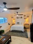 O'Side Playa Beach Bungalow Home's Vacation Studio 1 Mile East of Oceanside Pier - Apartments