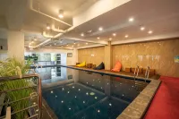 Front One Boutique Adria Boyolali - Pools