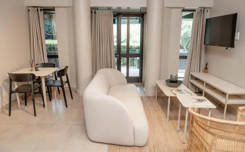 BlackBrick Bedfordview ApartHotel - Airport Shuttle