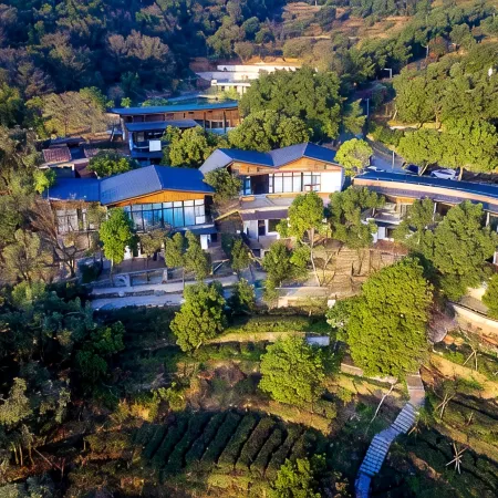 Mingshan Qingyuan Tea Yard Hotel Отели рядом с достопримечательностью «Гора Qinyuan»