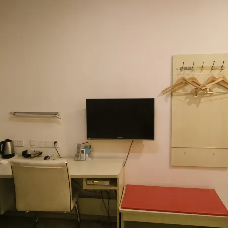 Longzhou Jinmingzhu Business Hotel