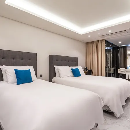 Sweet May Seogwipo Hotel Отели рядом с достопримечательностью «Парк развлечений Seri World»