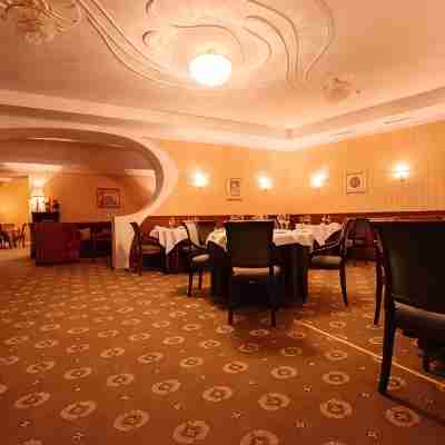 Ar Nuvo Hotel Dining/Meeting Rooms