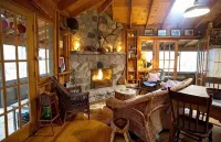 Cozy Cabin Perfect for Fall Getaway: Now w/ Wi-Fi! - 2-Sterne