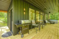 Honeymoon Hollow Cabin at Trickle Creek - 4-Star