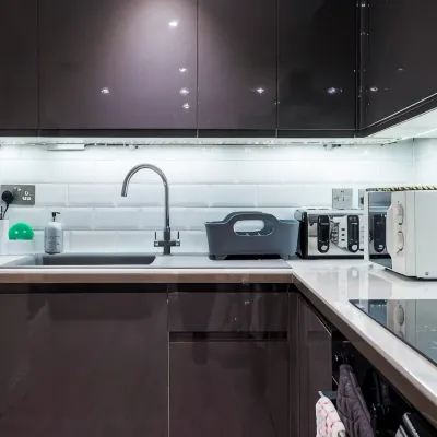 West Kensington 1BR | Heathrow Direct | Sleeps 4 (2) Các khách sạn gần Ga Kensington