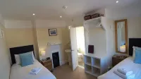 Charnwood Guest House - parking