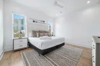 Luxury 4BR @ The Osprey, Steps To Beach, Pool, Private Boat Slip on Cotton Bayou - บังกะโล