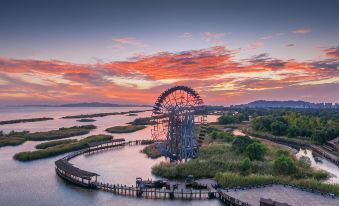 Suzhou Taihu Crown Holiday Hotel