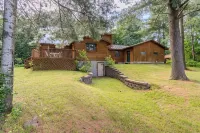Cozy 3-bedroom cabin with WiFi and AC in tranquil Greenwood