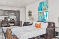 Beautiful 1-Bedroom Apartment@Walk to Uptown@Fast WiFi@In-Unit W/D - Apartemen