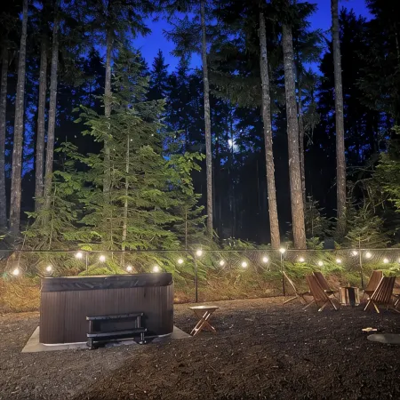Cozy Mountain Retreat: Hot Tub, Game Room, Gym/Sauna, Perfect for Fall Getaways