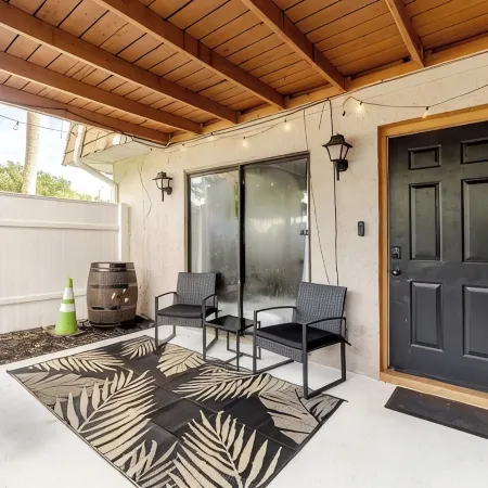 Wall Street Retreat - Modern , Luxury, Near Beach!
