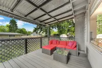 Spacious 5BR Retreat w/ Sunshine & Lush Green near Bellevue, Seattle and Airport