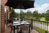 New Private 4Bd on Otsego Golf Course! Ski in and Out! Updated Cozy Log Cabin