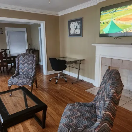 Cozy 3-bedroom bungalow in marvelous Memphis with AC, WiFi