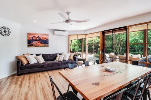 The Link Mansfield - Family Friendly Home - Sleeps 11 - 4-Star