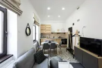 Charming Family Sized Flat in the Heart of Brasov Old Town - Апартаменты