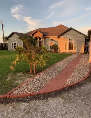 Maxwell 2Bdrmbath Suite-Niceoutdoor Kitchenonly-Pvt Lighted Pier on Baffin Bay - 3-Star