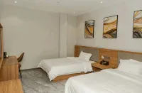Huayi Hotel (Minquan Renmin Road)
