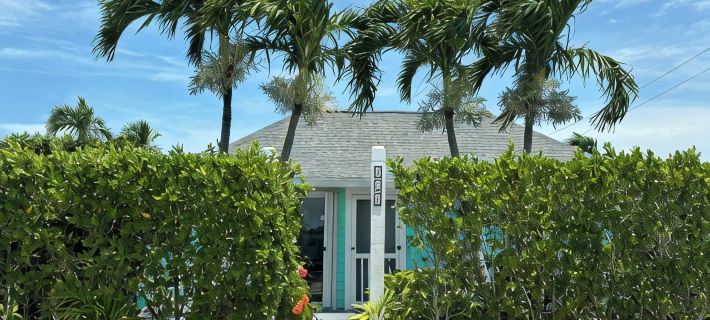 Newly Renovated Bathroom and Outdoor Shower! - Sandy Feet Retreat, Treasure Cay Ξενοδοχεία στην πόλη Great Abaco