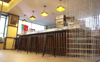 Java Lotus Hotel Jember - bar