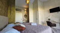 Stylish villa , heated pool, 2 km from the sea