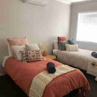 Modern Townhouse close to CBD Rooms