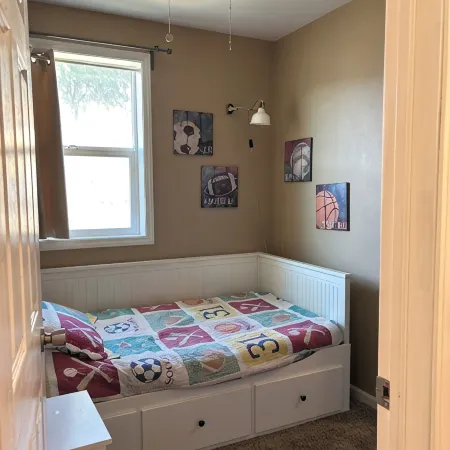Cozy apartment near downtown Prairie City.