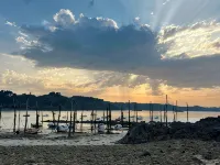 Near Paimpol, duplex Beach Bréhec 200m Hotels in Plouezec