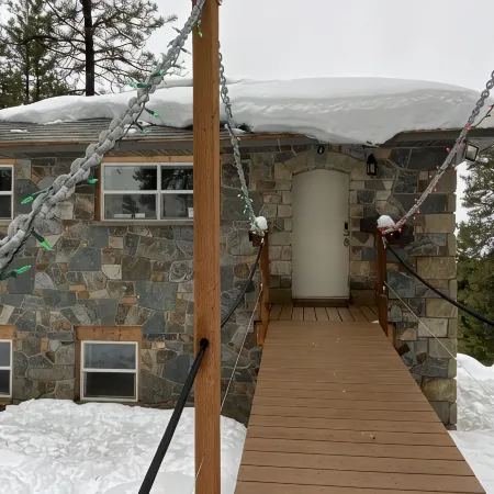 Real stone cabin, wake to million dollar views, abundant wildlife...