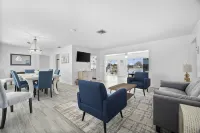 Lakefront Pool Home-Venice, FL - Homestays