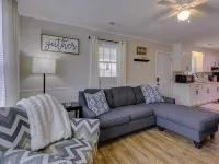 Charming 2-Bd 1-Ba home in Easley near GVL & Clemson w/ WiFi, Self check-in & AC Hotels in Easley