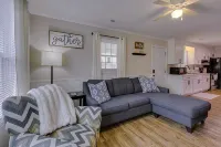 Charming 2-Bd 1-Ba home in Easley near GVL & Clemson w/ WiFi, Self check-in & AC