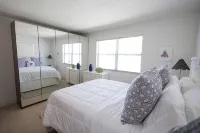 The Hibiscus Haven~ centrally located near hospital/ downtown Stuart