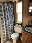 Tiny house in the woods. Pet-Friendly! - 3-Star