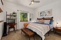 Modern McCall Mountain Gem -- Pet-Friendly -- Less Than 1 Mi to Lake & Downtown - 부티크