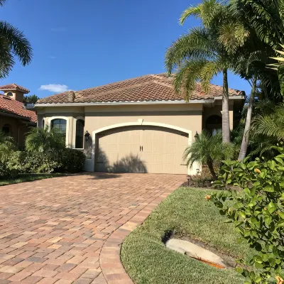 Newer Upscale Home with Htd Pool & Spa - Bike or Walk to Beaches and Restaurants - Gym
