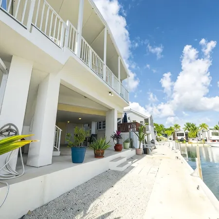 VO 173 2 Bed 2 Bath Silt Canal-Front, Ocean View