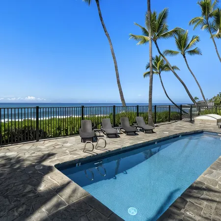 Fabulous Oceanfront Two Bedroom w/Huge Lanai & Central A/C!