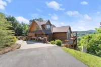 🌄Sleeps up to 16 🌄 Pristine Mountain Views from Downtown Helen ⛰️ - 발코니