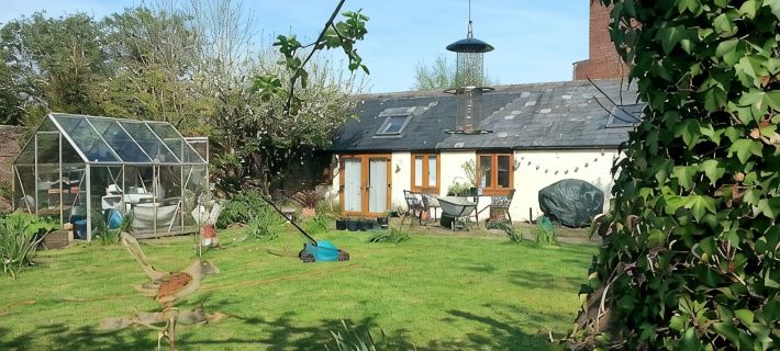 Self Contained Garden Studio With Private Decked Terrace, close to town and sea Hotels in Bridport