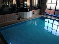 Inn on the Prom at the Fernlea Hotel - Pools
