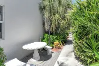 DOWN TOWN DELRAY, walk to Atlantic Ave, beach, pets are welcome - 2-Star