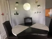 2 BR 2 BA Cozy Retreat Near Everything