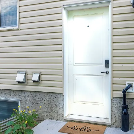 Comfy 2BR Guest Suite in Leduc 12 Mins to YEG Airport Отели в г. Ледук