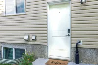 Comfy 2BR Guest Suite in Leduc 12 Mins to YEG Airport - 2-Star