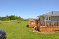 Renovated family cottage; walk to amazing beach, short drive to golf & town - 2-Star
