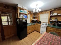 The King's Cottage ~ A Very Quiet Northwoods Retreat/Abuts Bearskin State Trail - Chalets